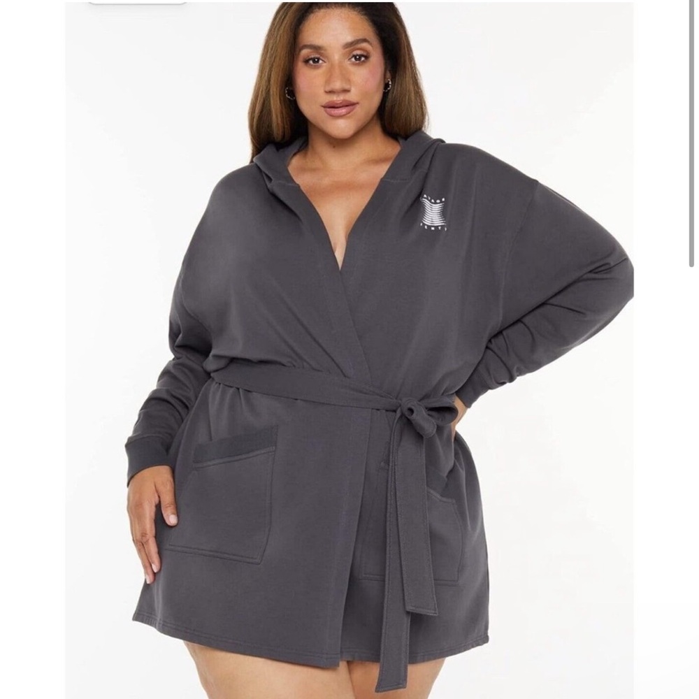 Savage x Fenty Showgirl Short Hooded Bath Robe Dark Gray  XL / 1X